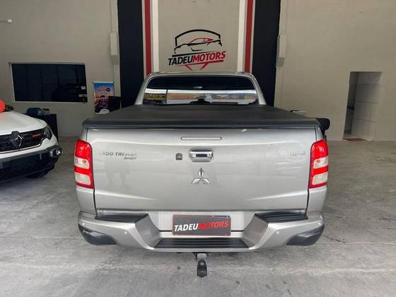 MITSUBISHI L200 TRITON 2.4 16V TURBO DIESEL SPORT HPE CD 4P 4X4 AUTOMÁTICO